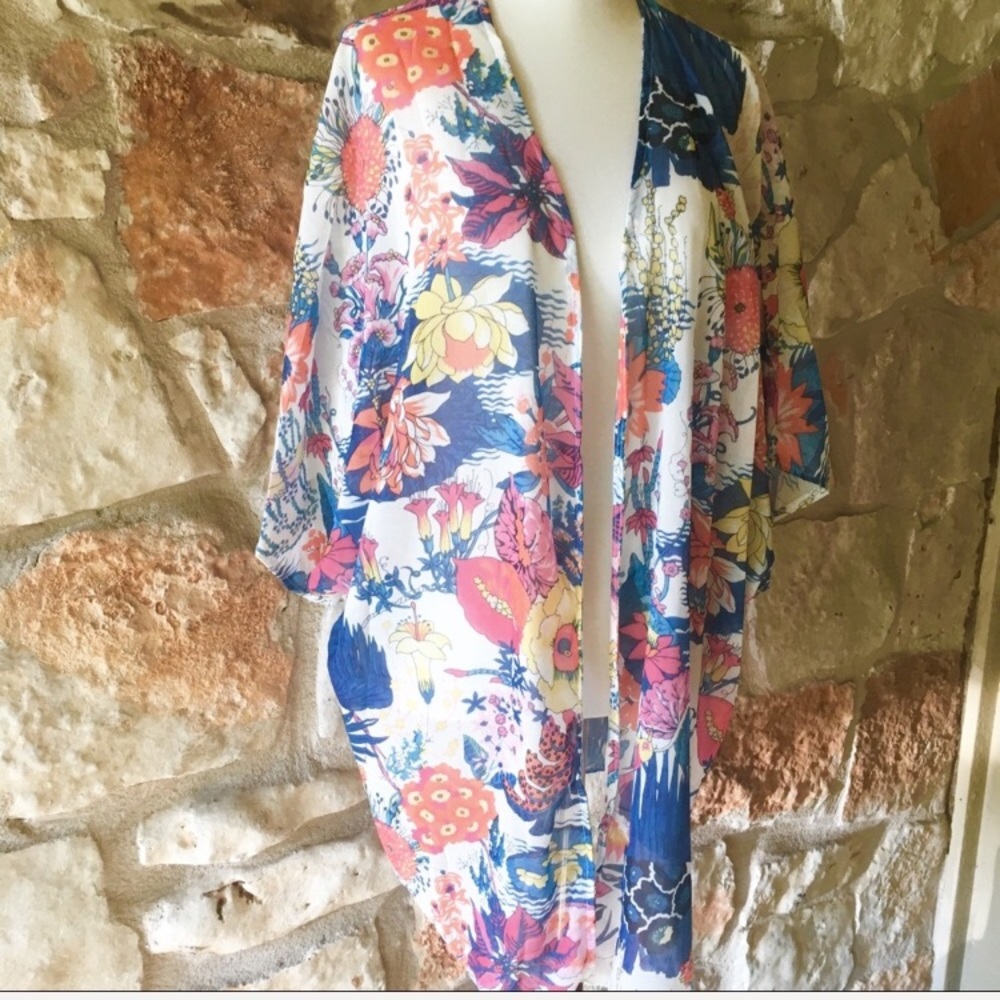 Back in Stock!! Passionflower Floral Kimono - Picture 6 of 8